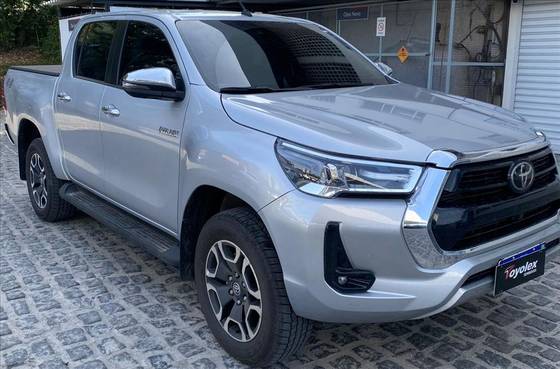 TOYOTA HILUX 2.8 D-4D TURBO DIESEL CD SRX 4X4 AUTOMÁTICO